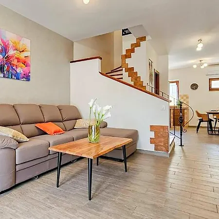 Stunning In Novigrad With Wifi Novigrad Istria