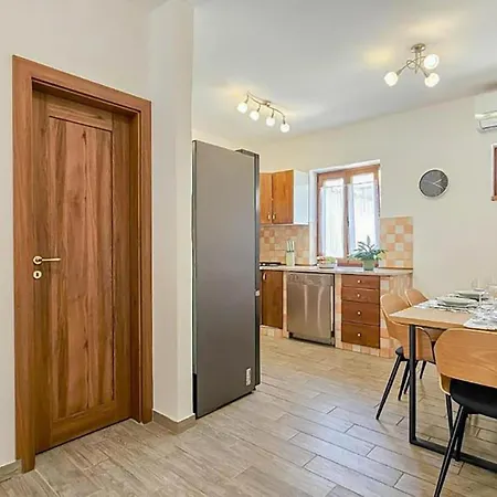 Stunning In Novigrad With Wifi Prázdninový dům