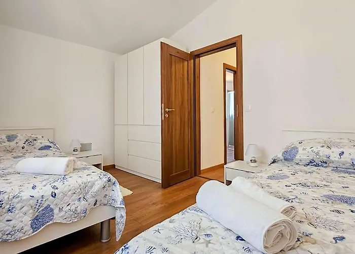 Stunning In Novigrad With Wifi Feriehus *