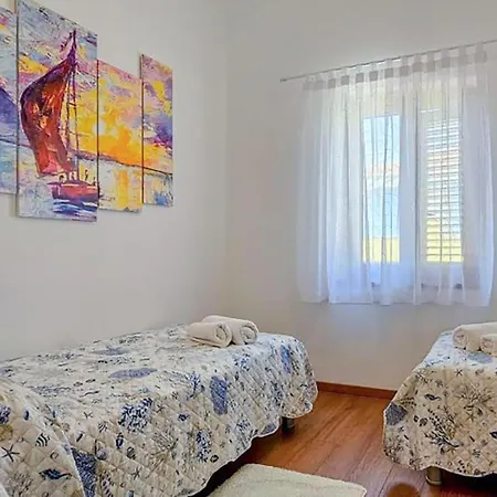 Ferienhaus Stunning In Novigrad With Wifi