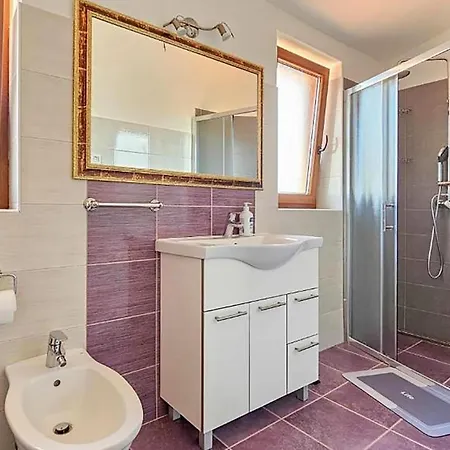 Ferienhaus Stunning In Novigrad With Wifi